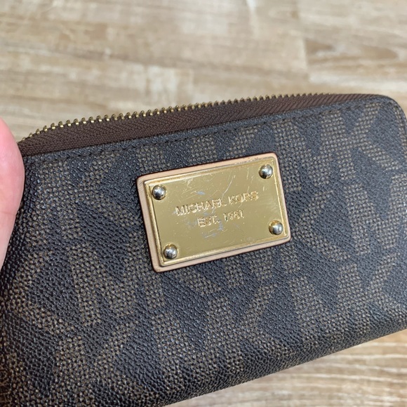 Michael Kors Logo Wristlet - Picture 6 of 6
